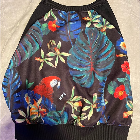 Nike Cropped Crewneck - Picture 3 of 3